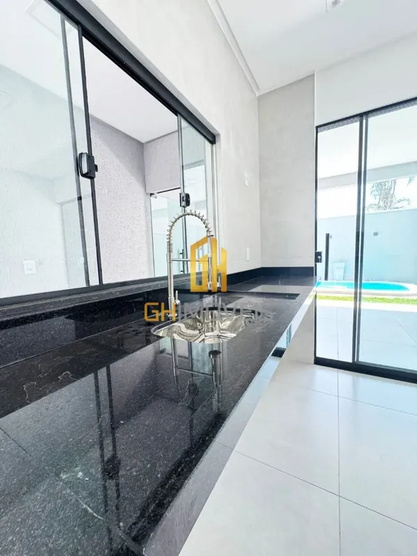 CA1379Casa com 3 quartos no Setor Faiçalville, com 210m² de área total e 138,30m...