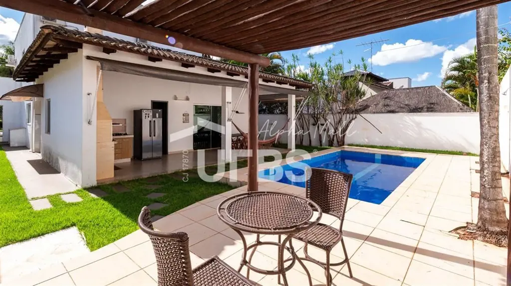 COD U-0024590 - Excelente sobrado no Portal do Sol 1!Bem em frente à praça e qua...