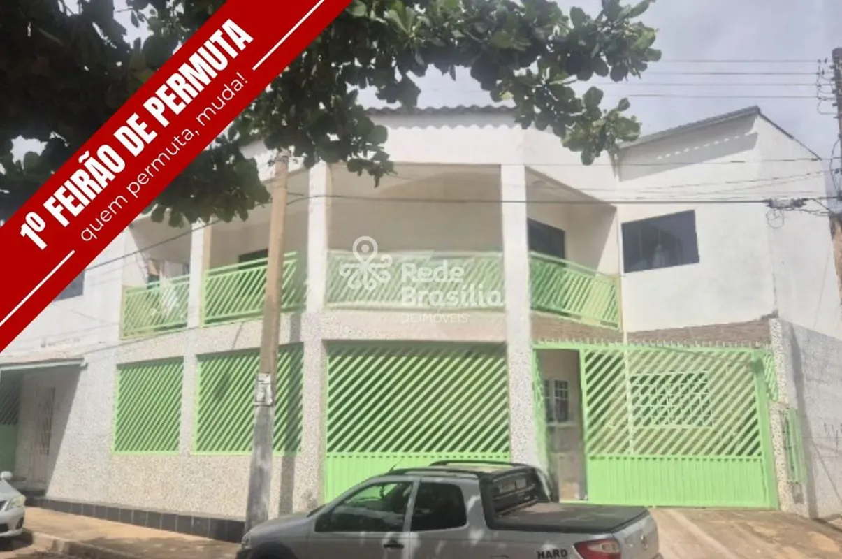 QR 609 | Casa sobrado 7 Quartos sendo 2 suítes - Aceita Financiamento - com 1 Va...