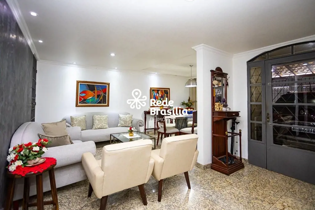 QN 7 - Riacho FundoExcelente sobrado bem localizado, em uma das quadras mais val...