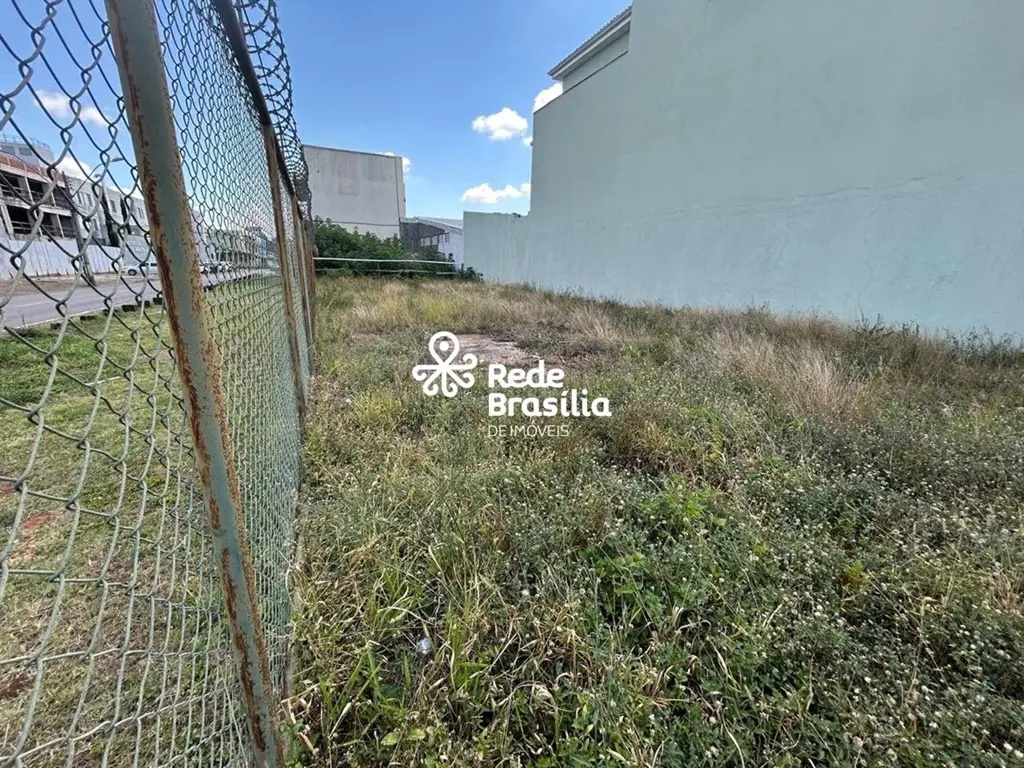 QSE 9 - Taguatinga Sul Este terreno de 300m² oferece o melhor dos dois mundos: u...