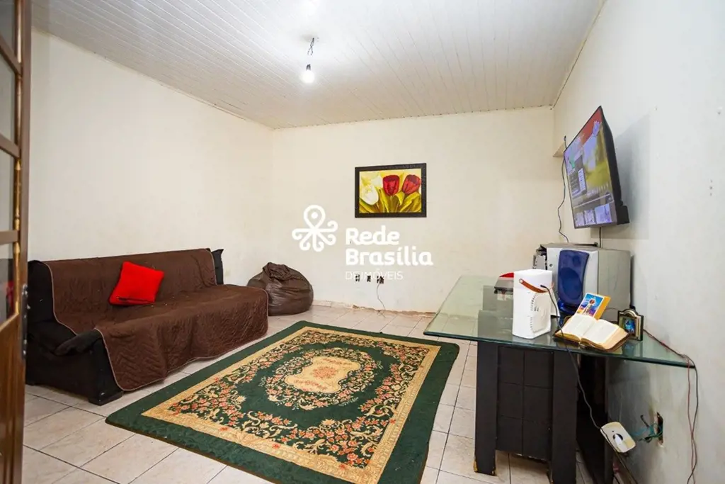 Quadra QR 208 | Casa 2 quartos de 1 Vaga de Garagem com Quintal amplo - Samambai...