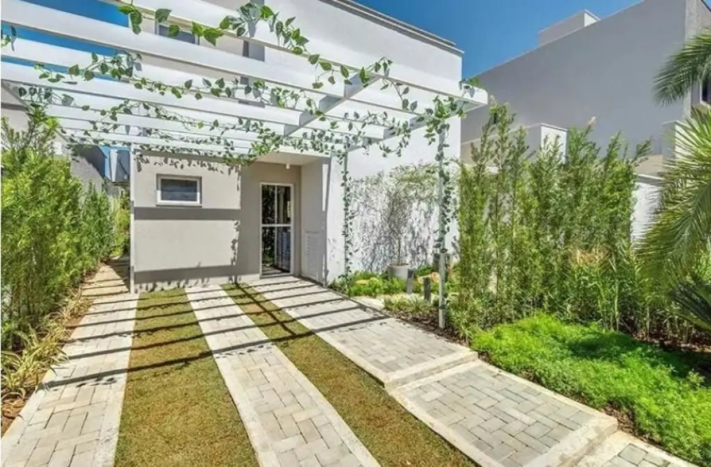 Casa á venda com 150,00m², localizada no Jardins Berlim, contendo 04 quartos, 04...