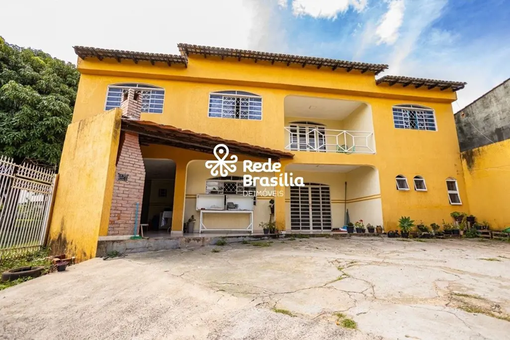 QN 503 I Casa com 3 Quartos sendo 1 Suíte com 2 Vagas de Garagem Coberta - Samam...