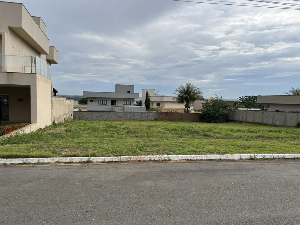 Lote no Condomínio Portal do Sol Mendanha com 484 m² praticamente plano e com in...
