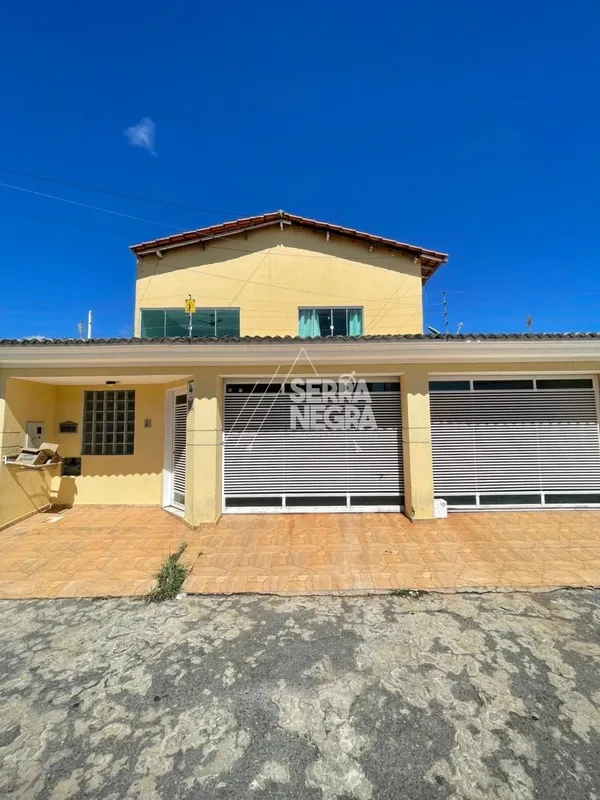 CASA QE 15 GUARÁCaracterísticas Gerais:Casa de 2 pavimentosConjunto interno, sem...