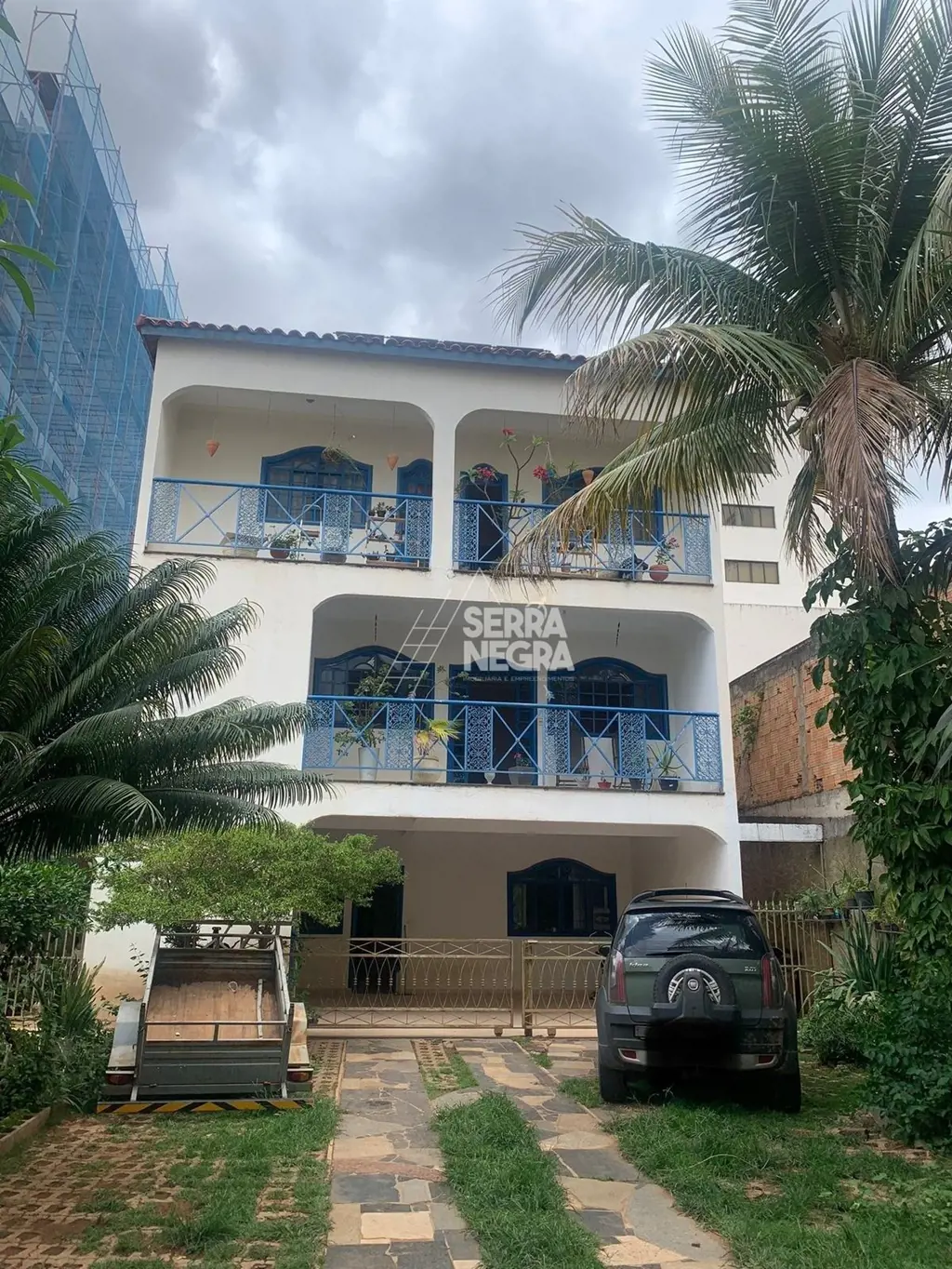 Área Construída: 550 m² (Casa de dois pavimentos + térreo)Área do terreno: 480 m...