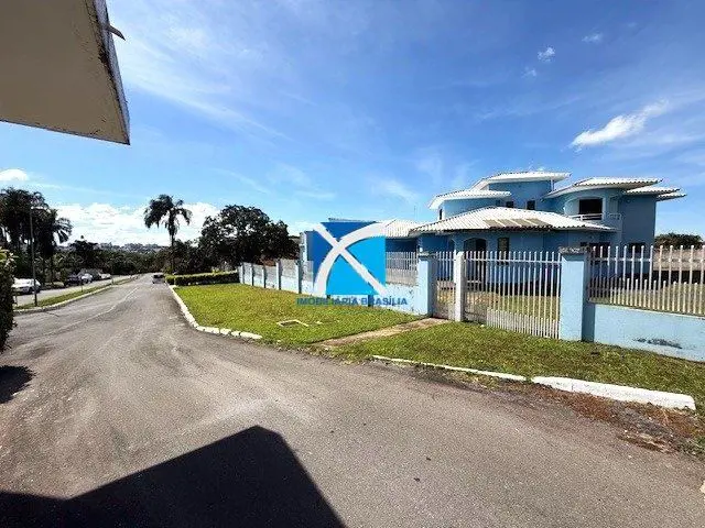 Imobiliária Brasília vende excelente casa no Park Way quadra 04 composta de três...