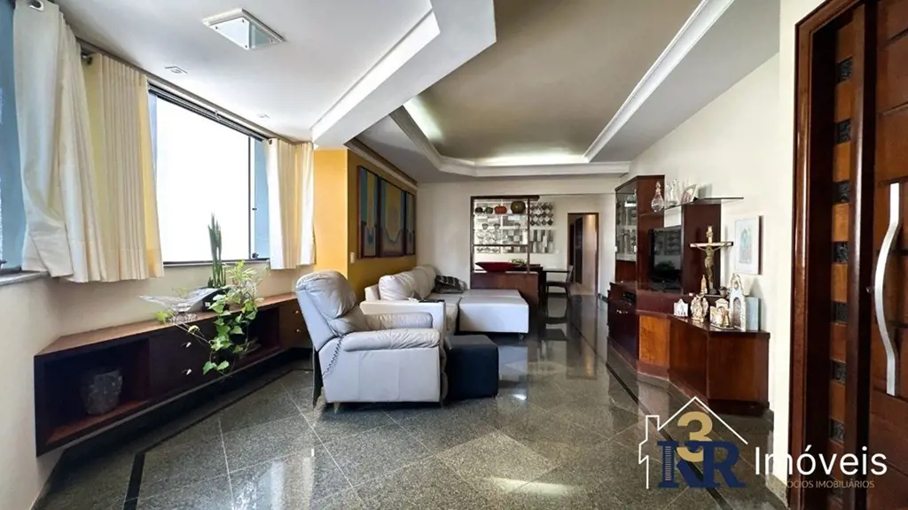 Apartamento com 4 quartos sendo eles uma suíte master com banheira e closet, uma...
