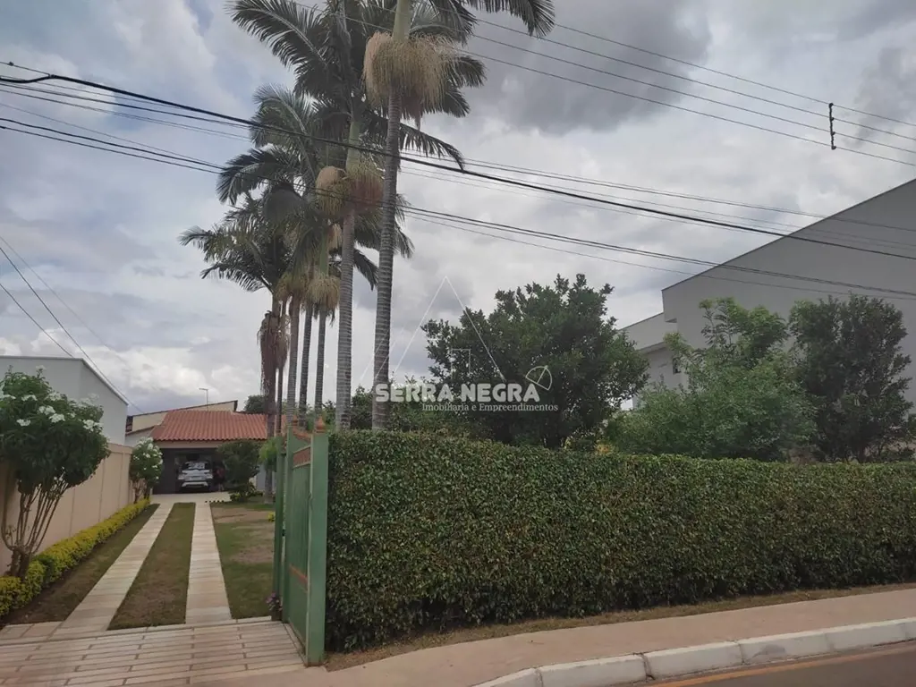 2 quartos, sendo 1 suíte2 banheiros, Sala conjugada com cozinhaAmpla área de ser...