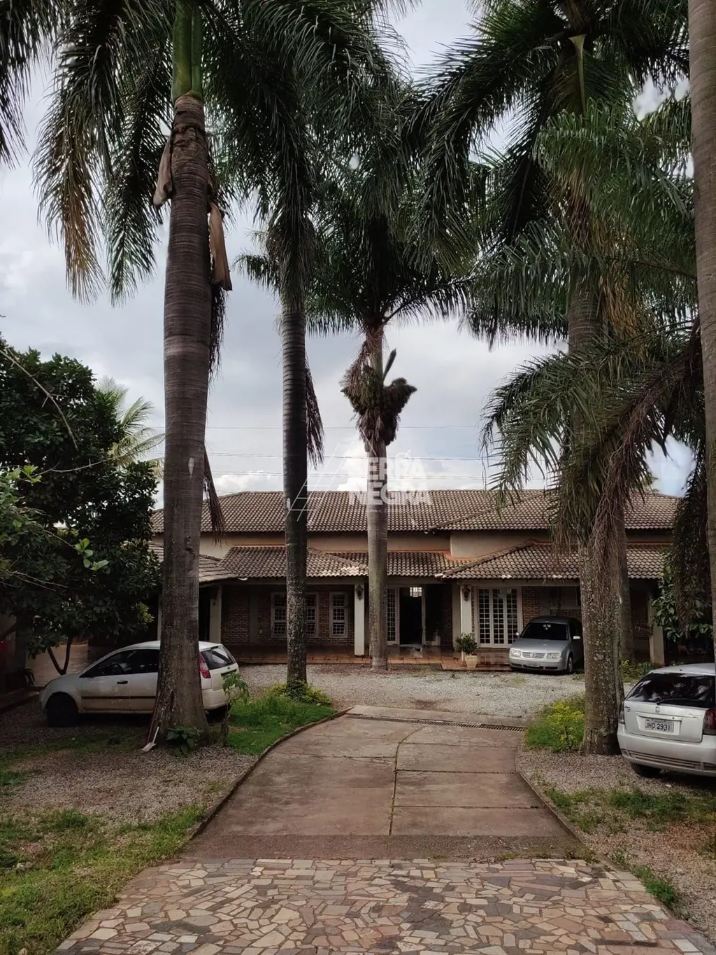 EXCELENTE OPORTUNIDADE PARA MORAR OU INVESTIR Casa térrea toda na laje Terreno 1...
