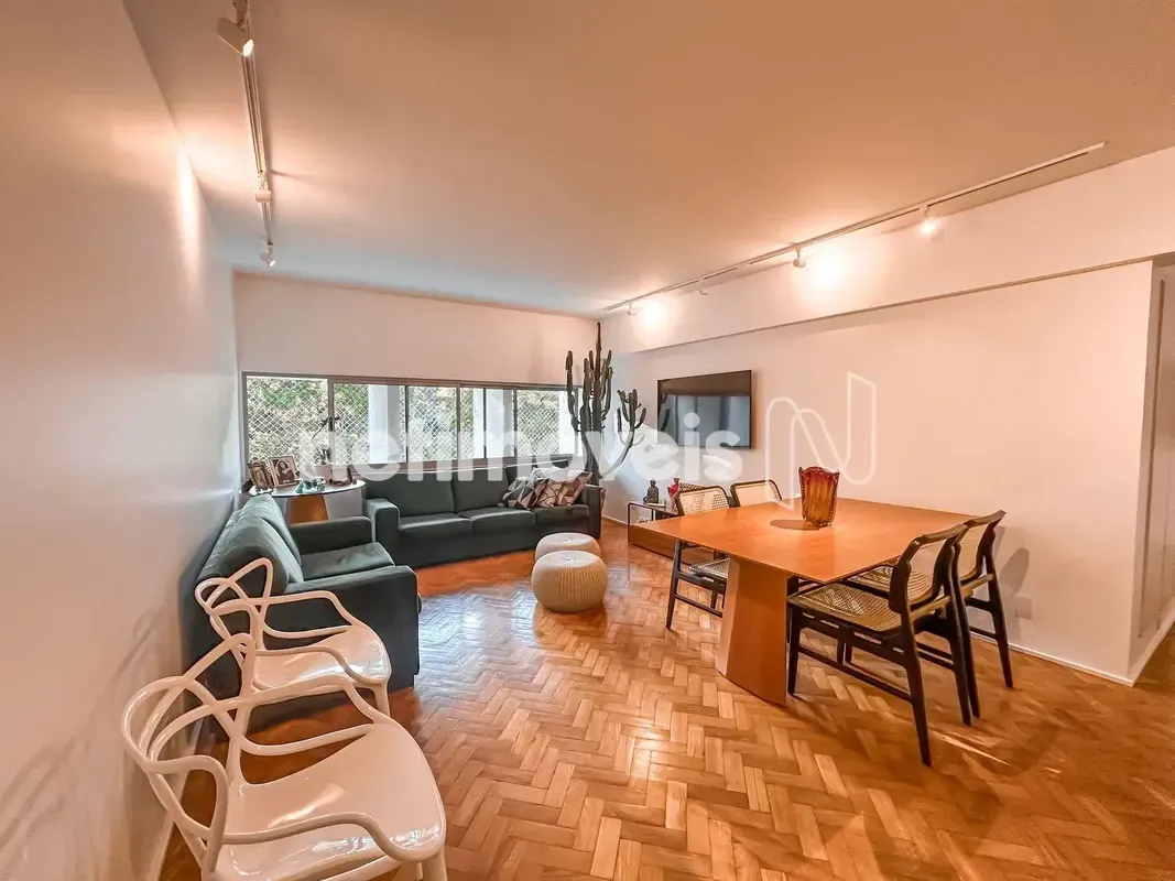 Alugamos belíssimo Apartamento de 2 quartos, sendo um suíte com closet na SQS 10...