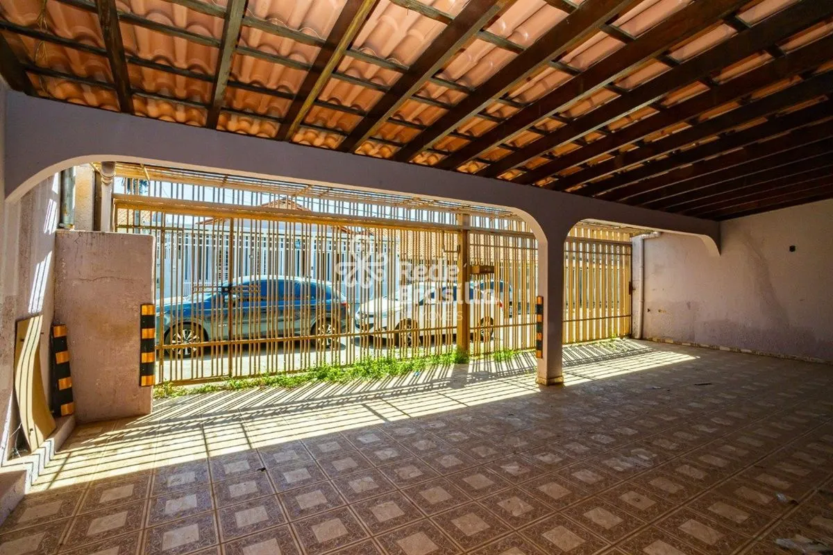 QNJ 38 - Taguatinga. Esta casa espaçosa e bem localizada oferece o melhor em qua...