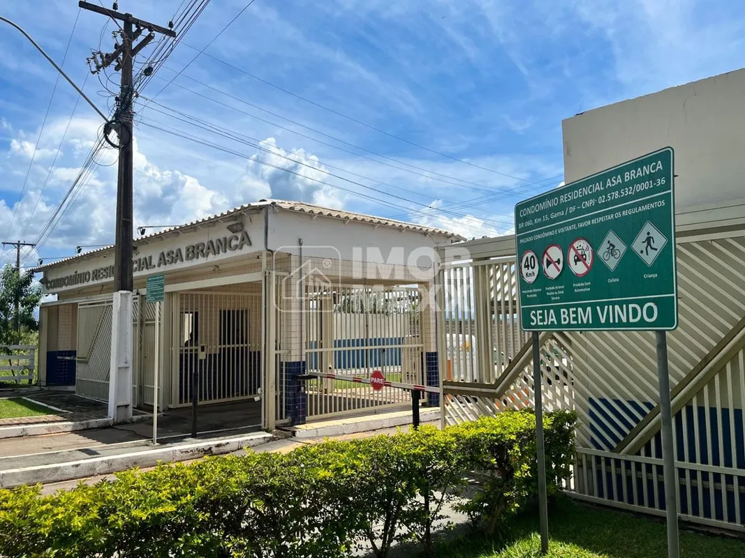 Casa de condomínio no Recanto das Emas com 132m², 3 dormitórios, 1 suíte, 2 banh...