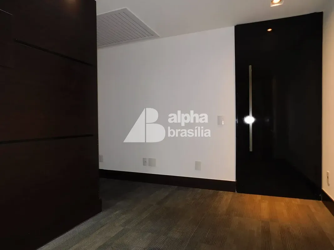 Sala comercial com divisória e recepção climatizadaSala já dividida, com recepçã...