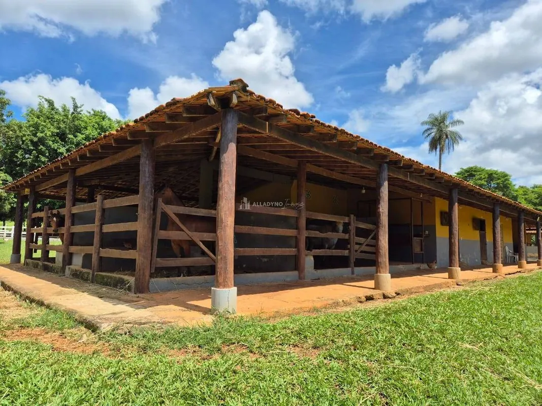 Haras 10.7 Hectares Redondel Galinheiro Pavilhão de Baias Código do Anúncio: 594...