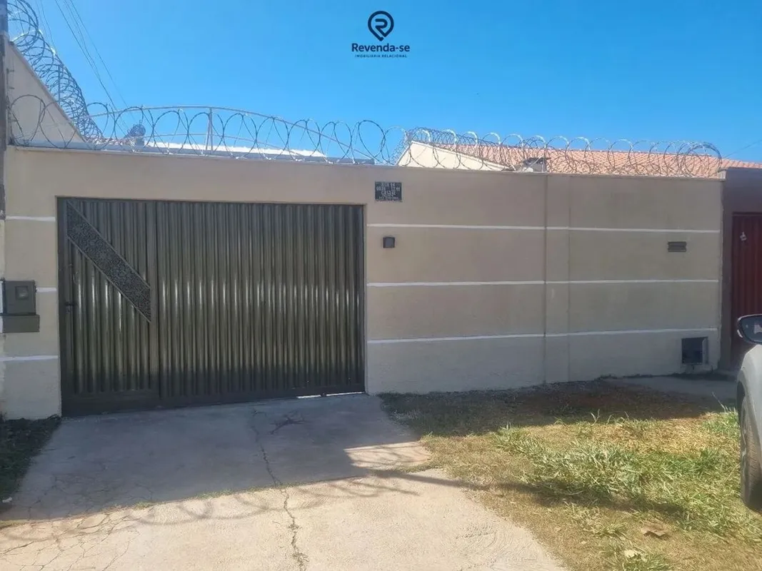 VENDE-SE CASA RECÉM REFORMADA NO RECANTO DOS EMBOABASA Casa possui excelente loc...