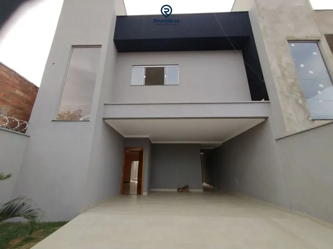 Apresentamos este lindo sobrado novinho, perfeito para quem busca conforto, espa...
