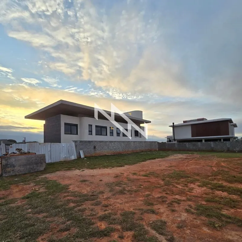 Excelente lote no Condomínio Jardins França, com 405 m², em uma localização priv...