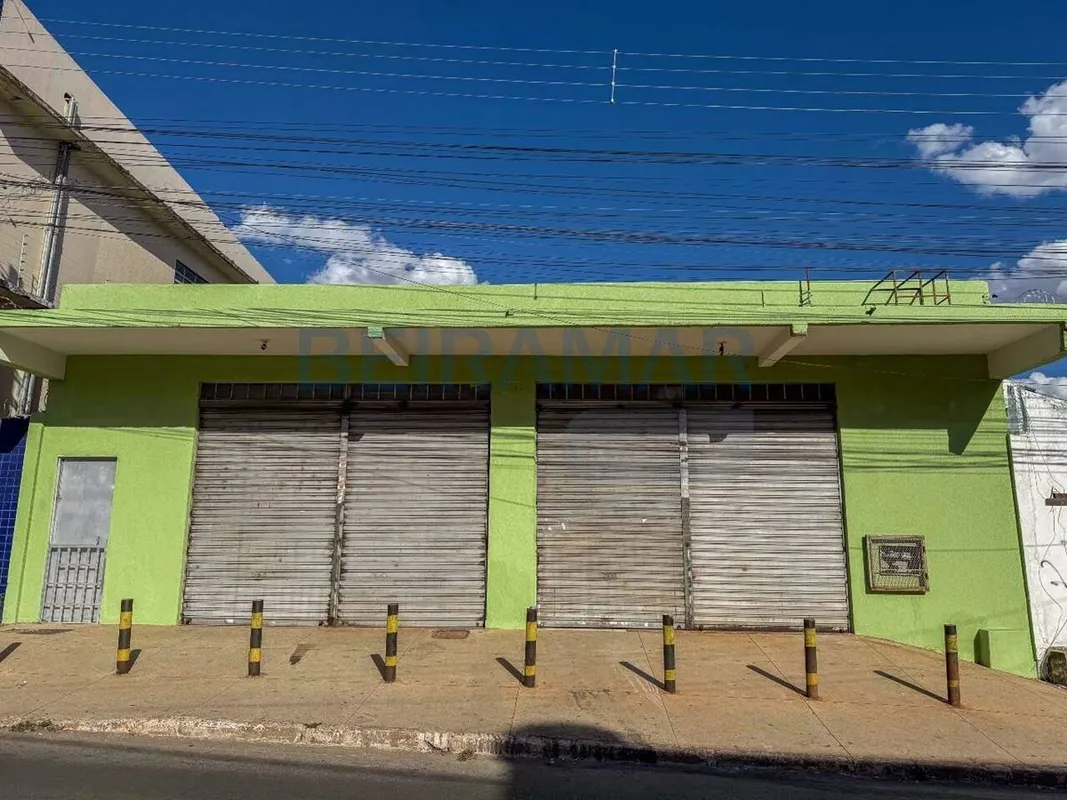 Apresentamos uma excelente oportunidade comercial localizada na QNN 1, uma das q...