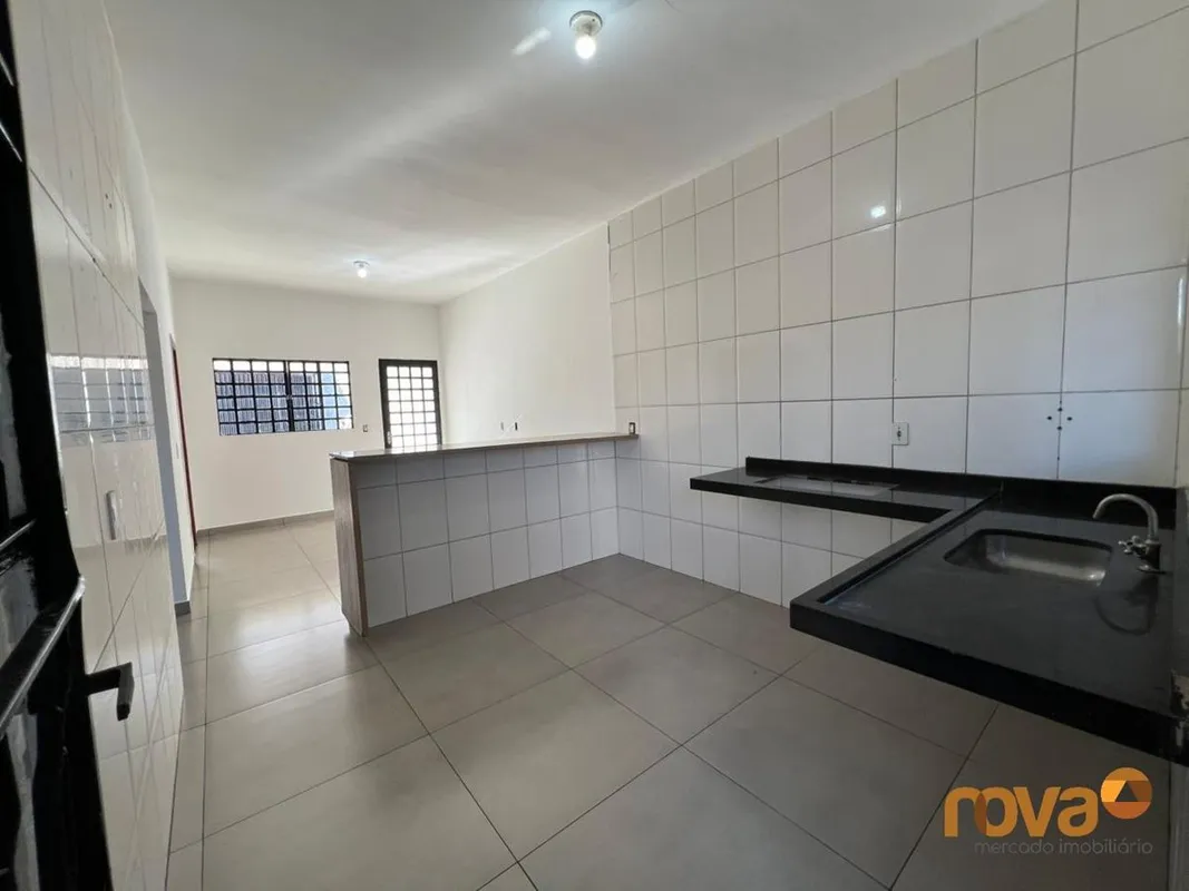 Casa térrea padrão a venda no Jardim Canedo 2, em Senador Canedo II, recém refor...
