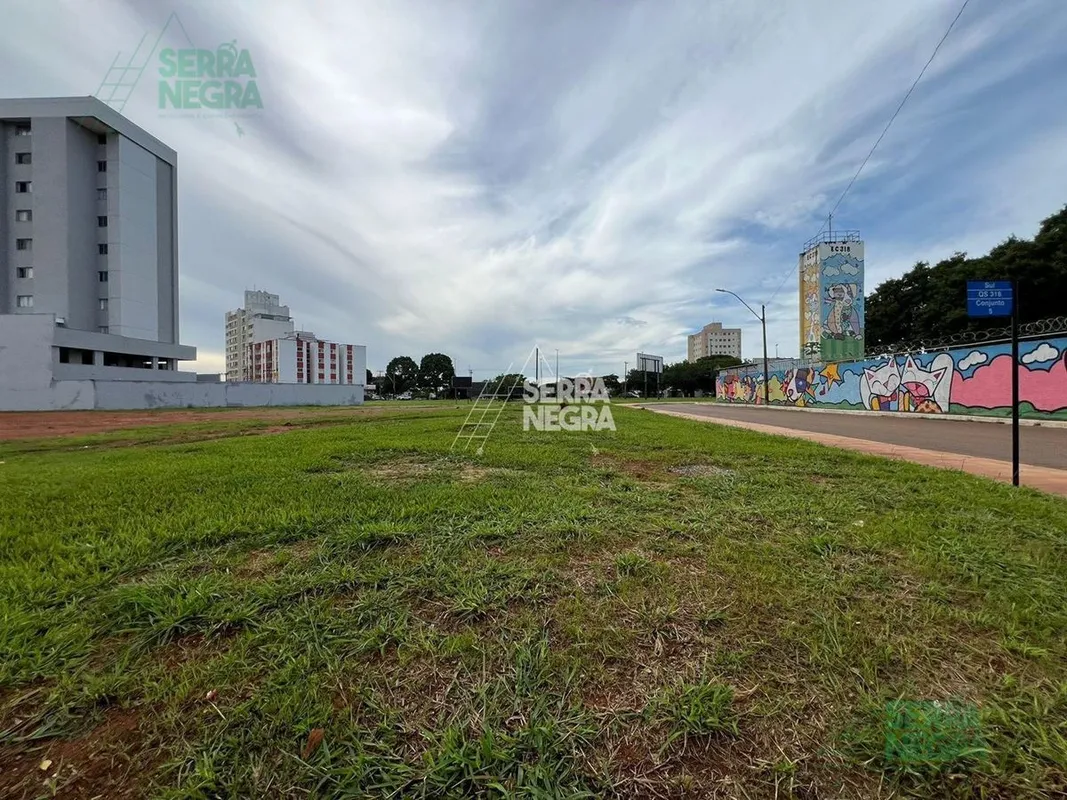 Terreno em Samambaia, 525 m² 3 frentes livres, ótima localização, escriturado!Po...