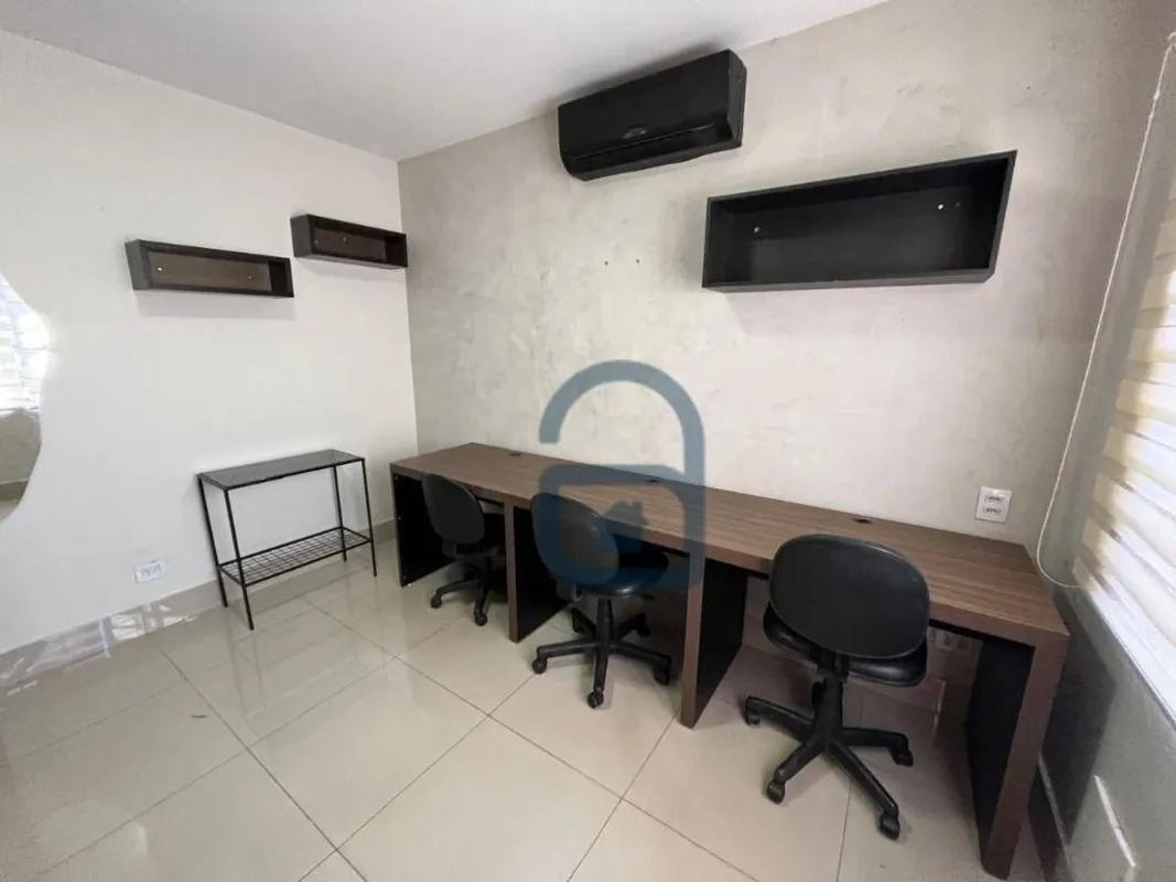 Sala Poço da Sota (10,23 m²) perfeita para até 5 pessoas, com flexibilidade para...