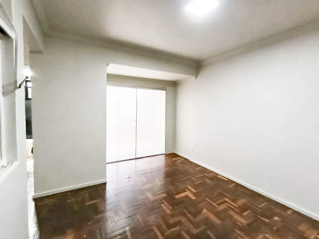 Apresentamos este excelente apartamento de 2 quartos localizado em uma das regiõ...