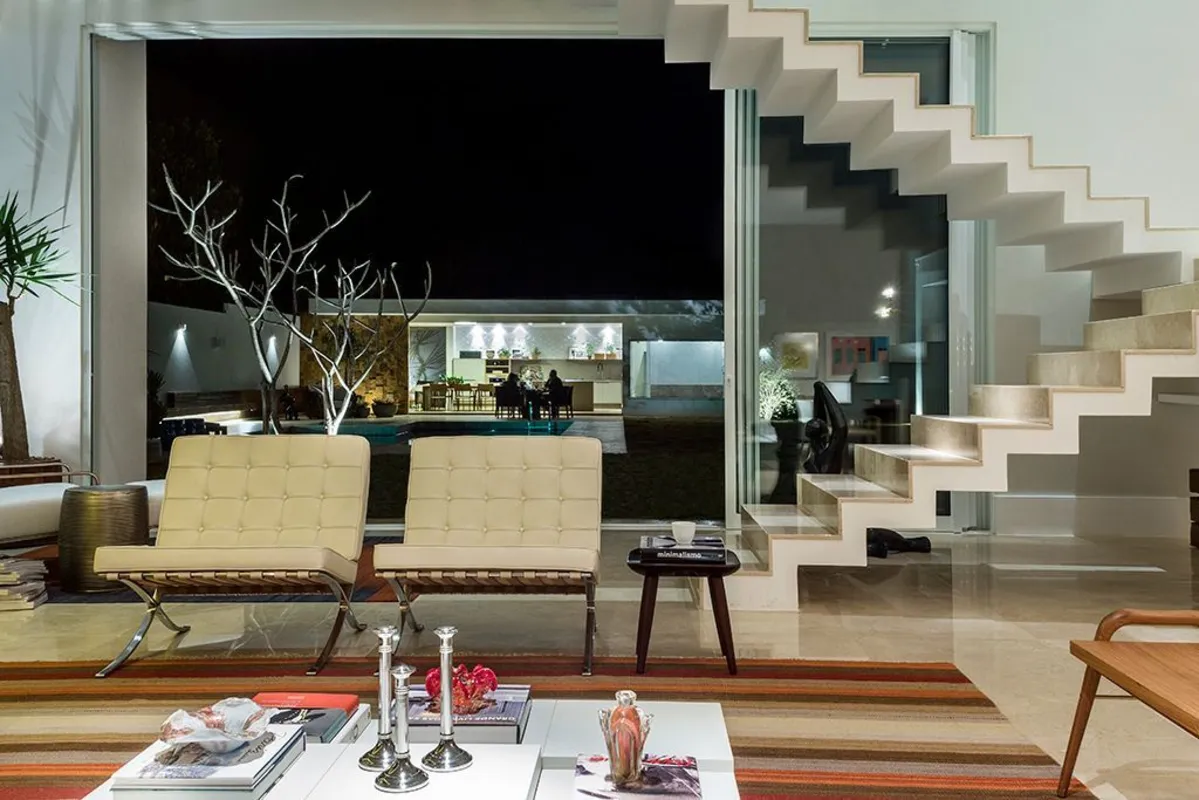 R SUL imóveis vende com exclusividade.A volumetria bem definida desta casa proje...