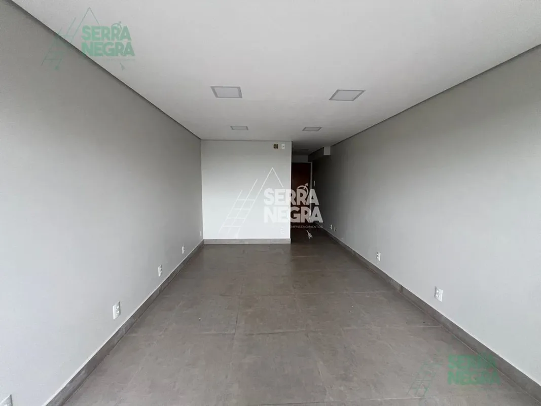 Sala comercial reformada no SIA Center Descrição:-Área total: 30M²-Acabamento Po...