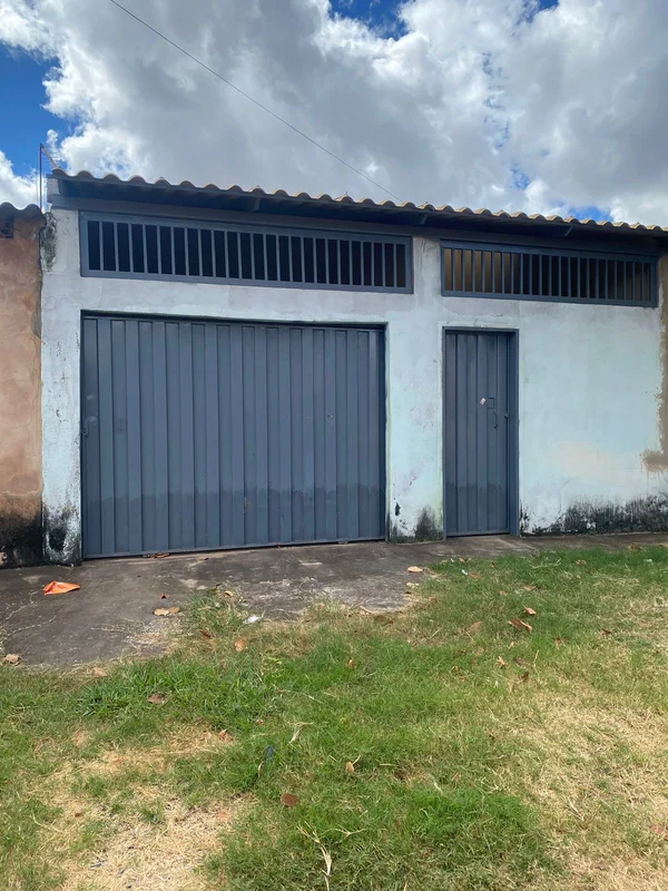  IMOBILIÁRIA FERNANDES aluga excelente casa na quadra 02 do Setor Sul, na qual a...