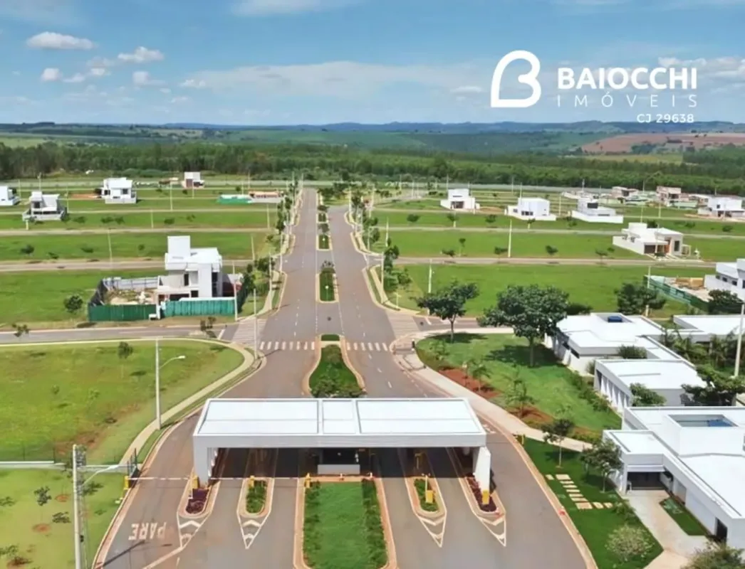 São dois lotes planos, localizados lado a lado, em uma área privilegiada dentro ...