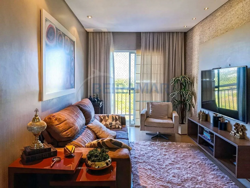 Apartamento 2 Quartos Reformado com Closet, Varanda e Vaga Coberta à Venda - Tag...