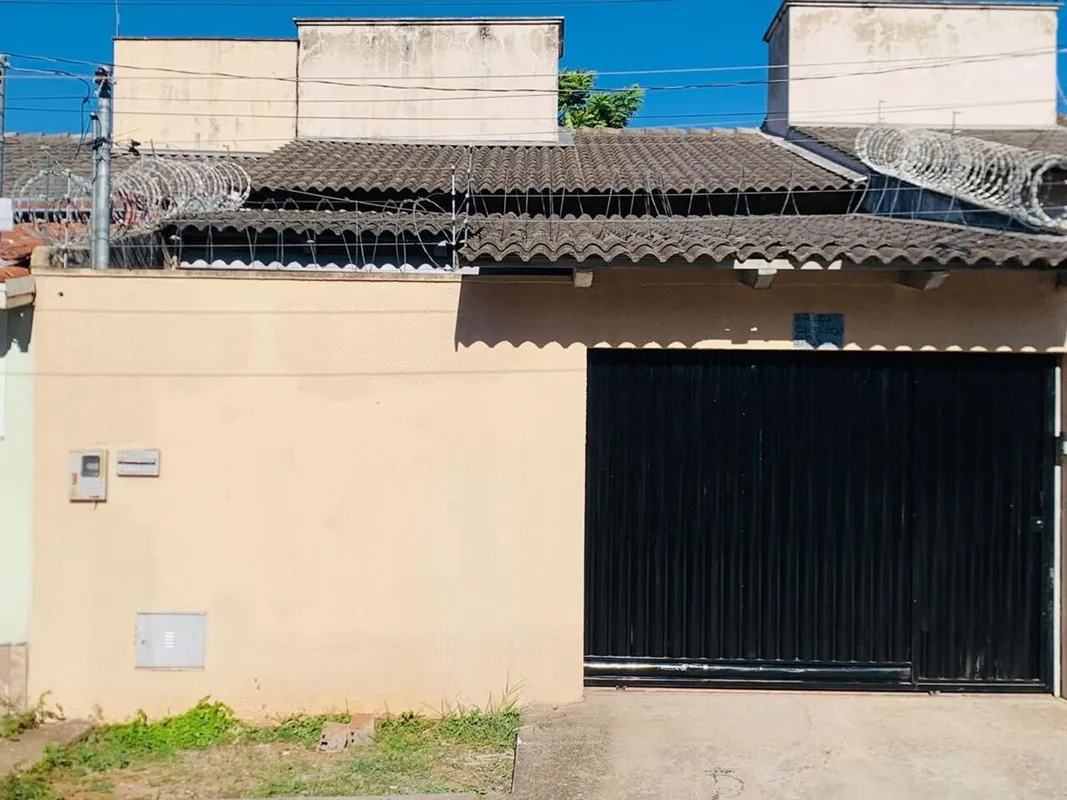 Casa á venda com 85,34m² localizada no Res. Itaipu, contendo 02 quartos e 02 vag...