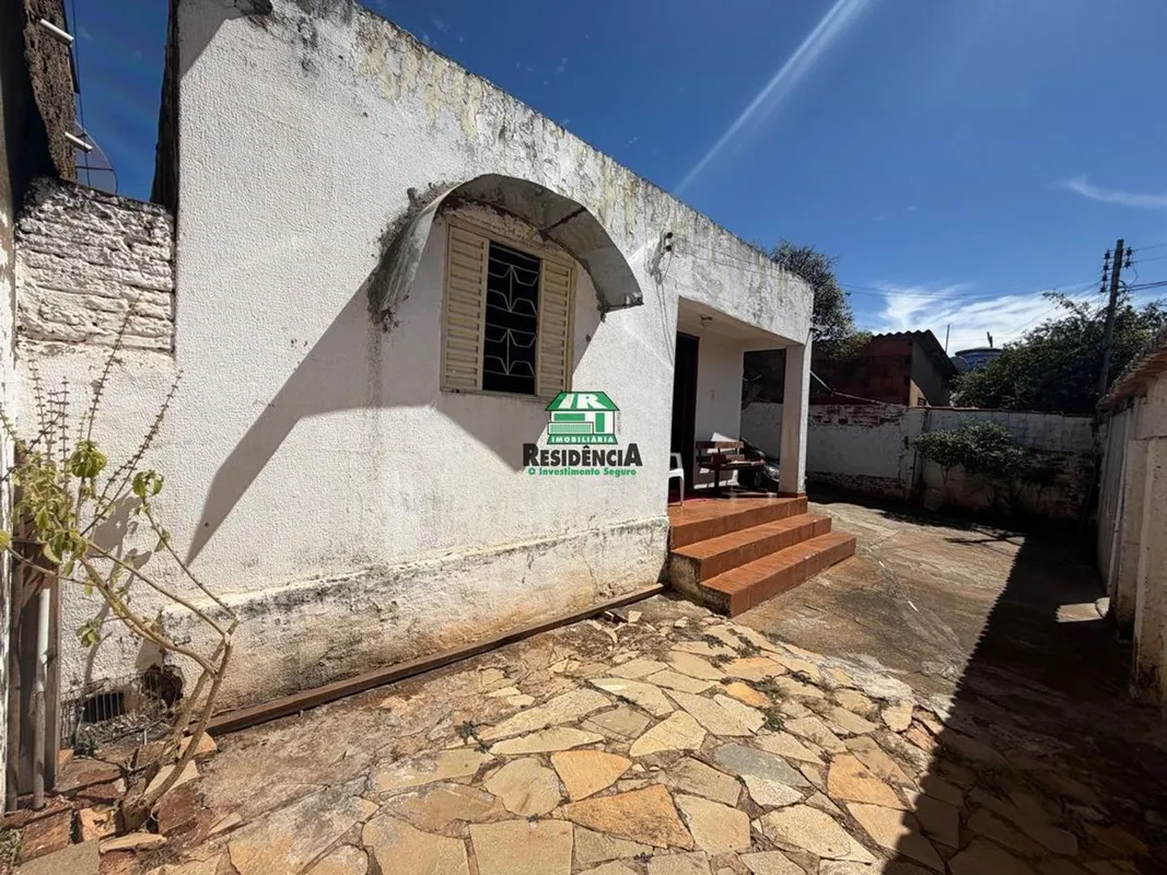 Área do terreno: 160 m2Área construída: 80 m22 quartos2 banheiros2 vaga de garag...