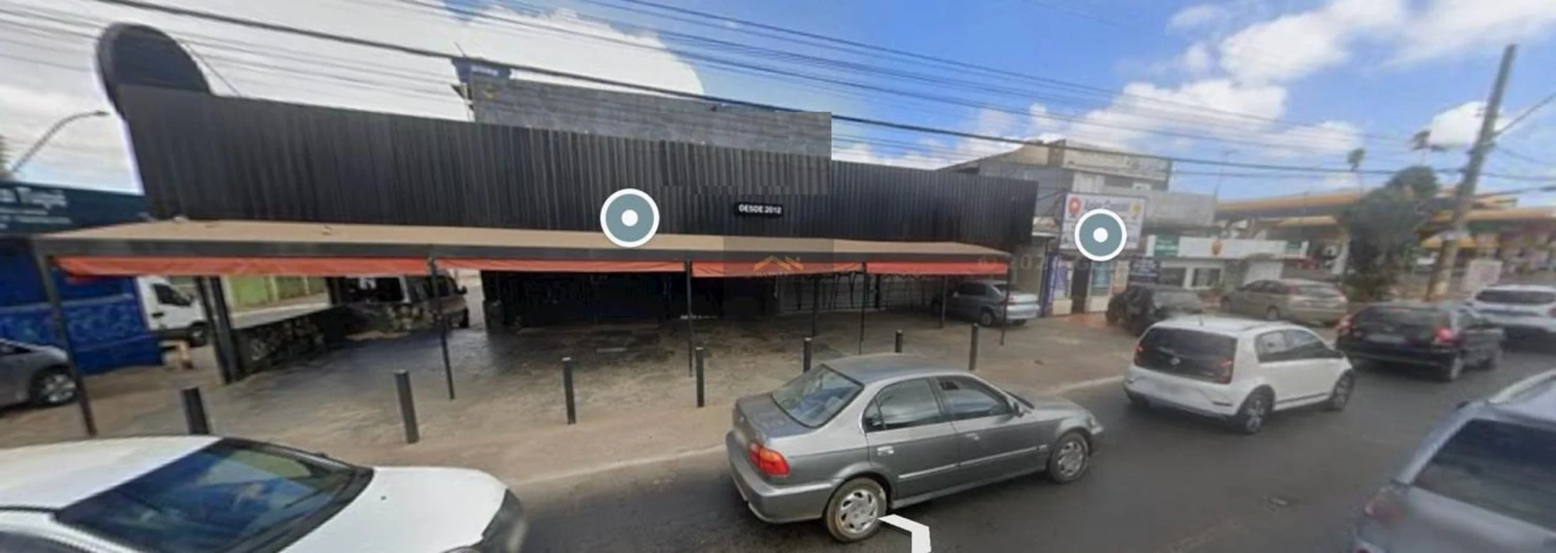 Batista Soluções Imobiliárias vende excelente prédio comercial de esquina, local...