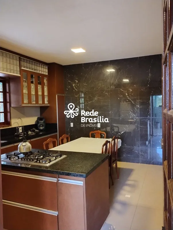 Casa Ampla e Bem Construída, moderna com aquecimento solar4 Quartos Suítes + Suí...