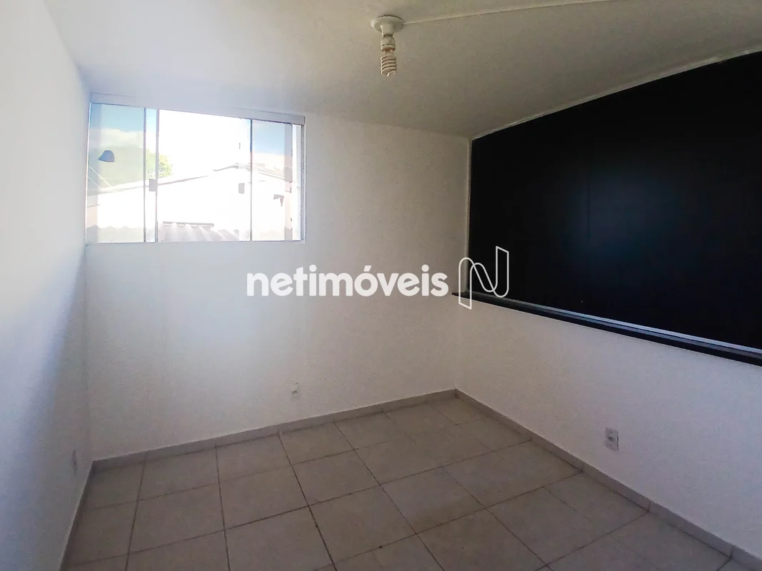 Sala comercial para locação na Asa Sul. Pode ser usada como moradia.Composta por...