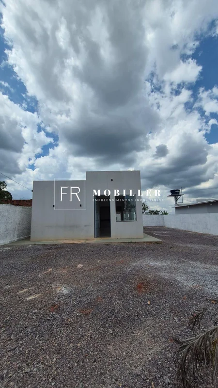 Casa recém construída á venda. Localização: Rua 05 – Bairro 26 de SetembroÁrea d...