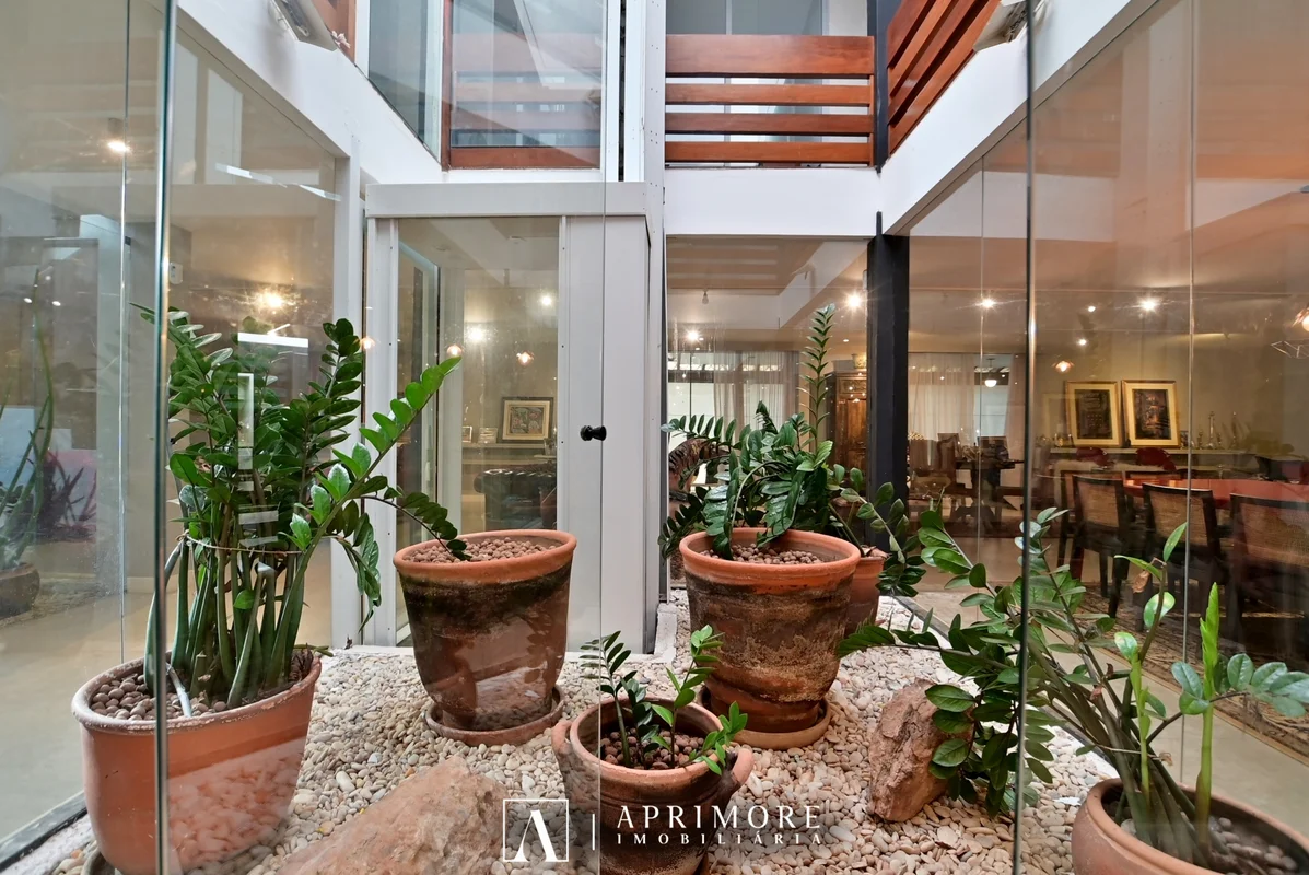 APRIMORE IMOBILIÁRIA VENDE COM EXCLUSIVIDADE:Casa moderna com elevador na QL 26....