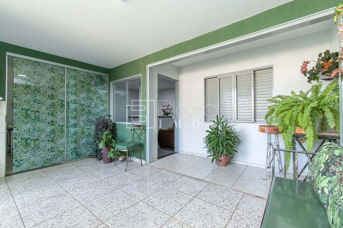  Este belíssimo sobrado em Samambaia  é uma oportunidade imperdível para família...