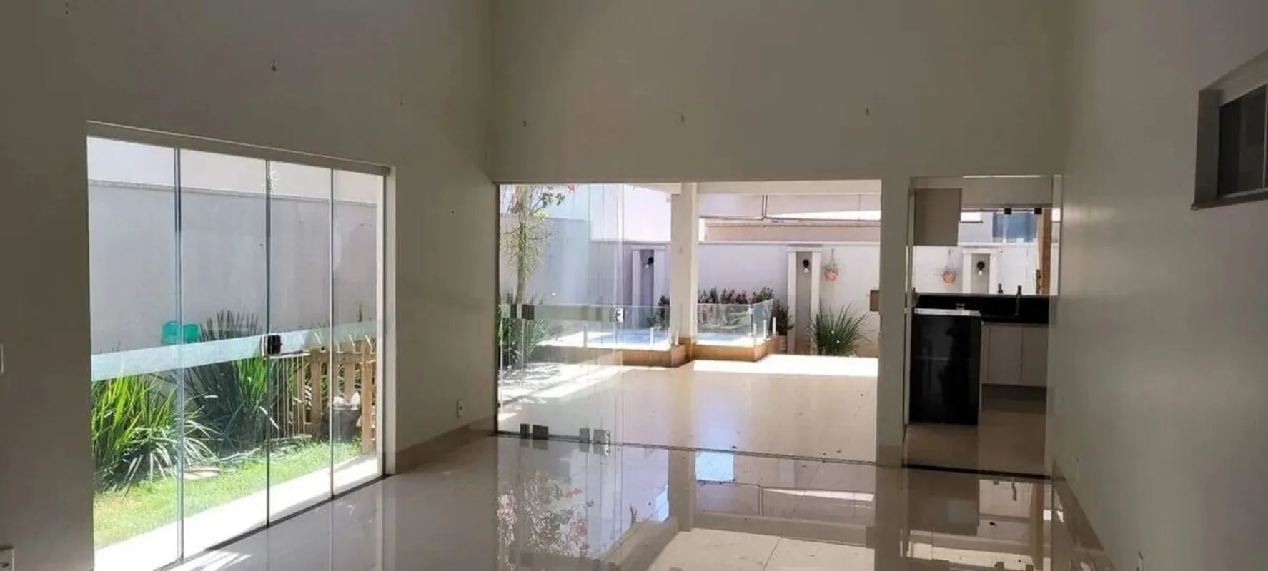 Linda casa térrea no Jardins Valência, região do AlphavilleCasa de 217m² 3 quart...