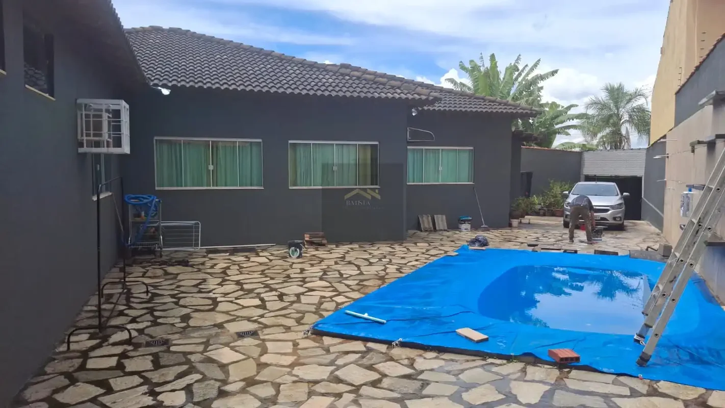 Batista Soluções Imobiliárias vende excelente casa em Vicente Pires!Casa fora de...