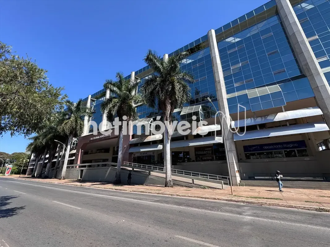 Excelente sala comercial, recém-reformada, com banheiro privativo, piso em cerâm...