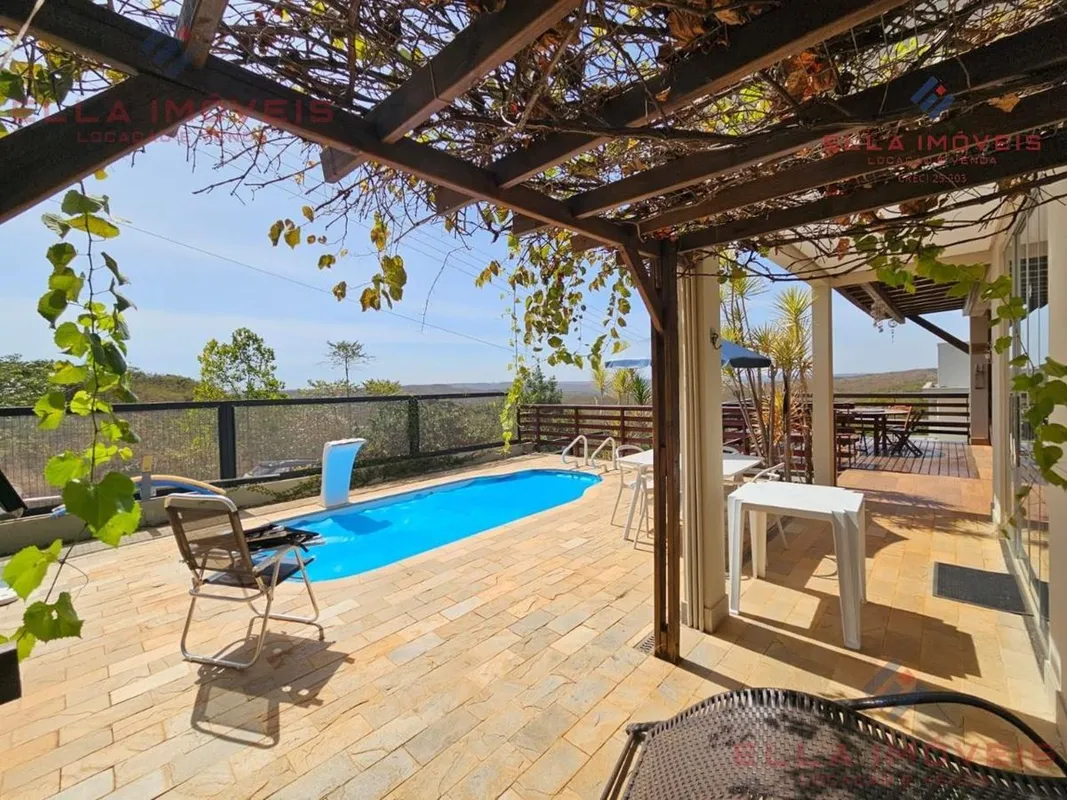  _________ELLA IMÓVEIS VENDE_________Casa de alto padrão para venda!Esta residên...