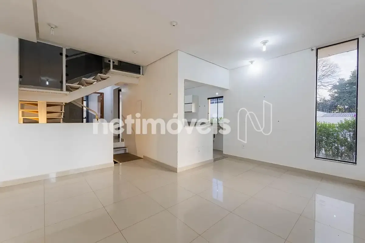 Casa em 3 níveis, lote de esquina com 90m² + área verde (podendo ser garagem) e ...