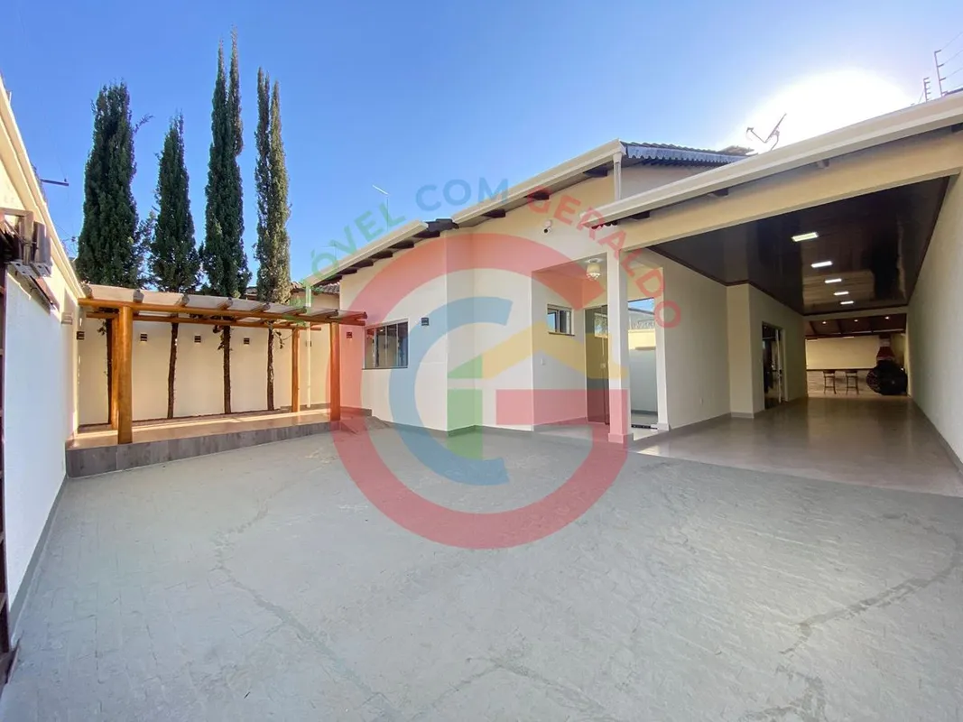  LINDA CASA TÉRREA, SETOR CLÉA BORGES Área construída: 150m² Área total do lote:...