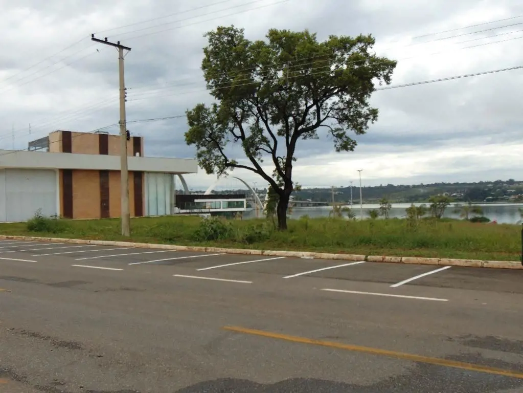 LOCALIZAÇÃO- Localizado no Setor de Clubes Sul próximo da Ponte JK- Próximo ao R...