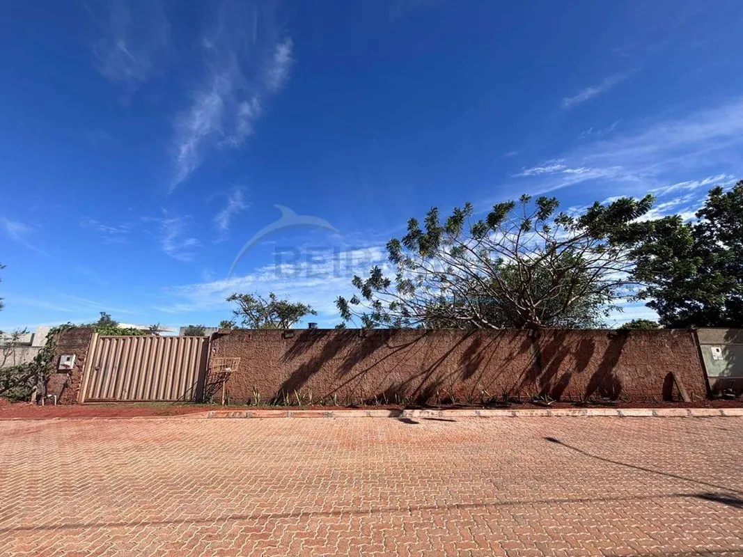 Terreno Plano com Edícula na Quadra 1 do Condomínio Estância Quintas da Alvorada...