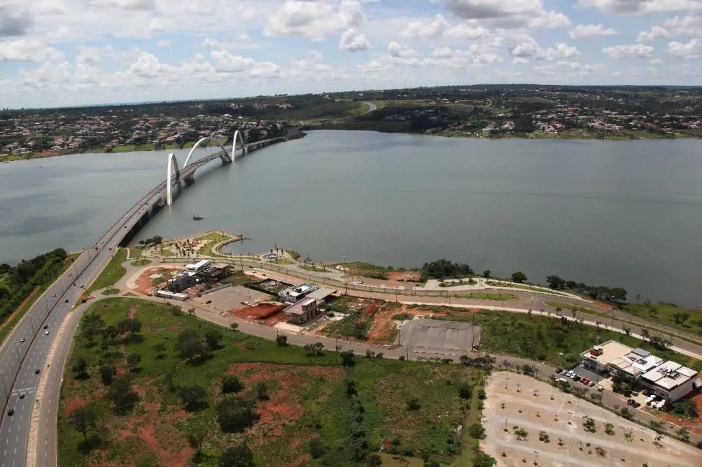 Terreno Comercial à Beira Lago no Setor de Clubes Esportivos Sul - Oportunidade ...